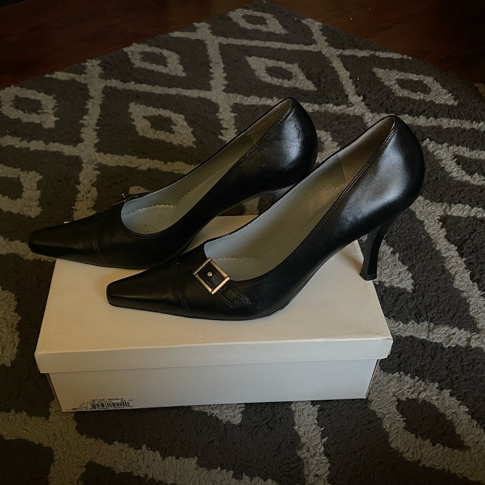 BCBG Paris Black Kepa High Heels size 10 Witchy Goth